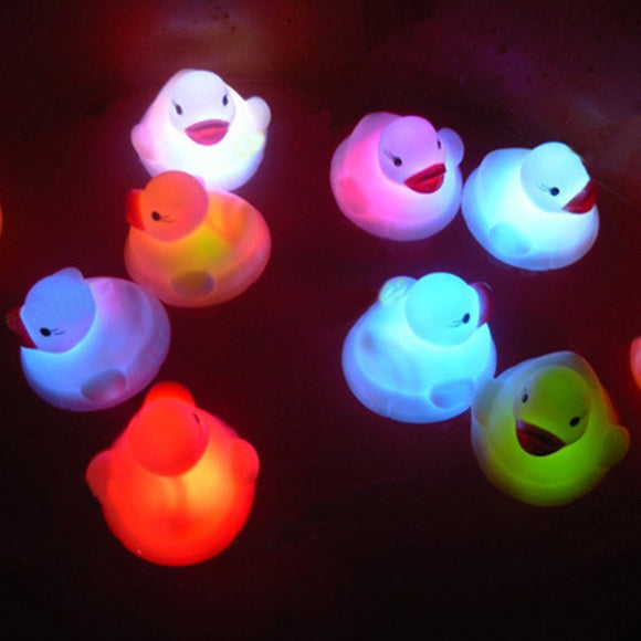 1Pcs Mini Baby Kid Bath Toy Flashing Lovely LED Changing Duck Light Lamp Multicolor Shower Play Mat
